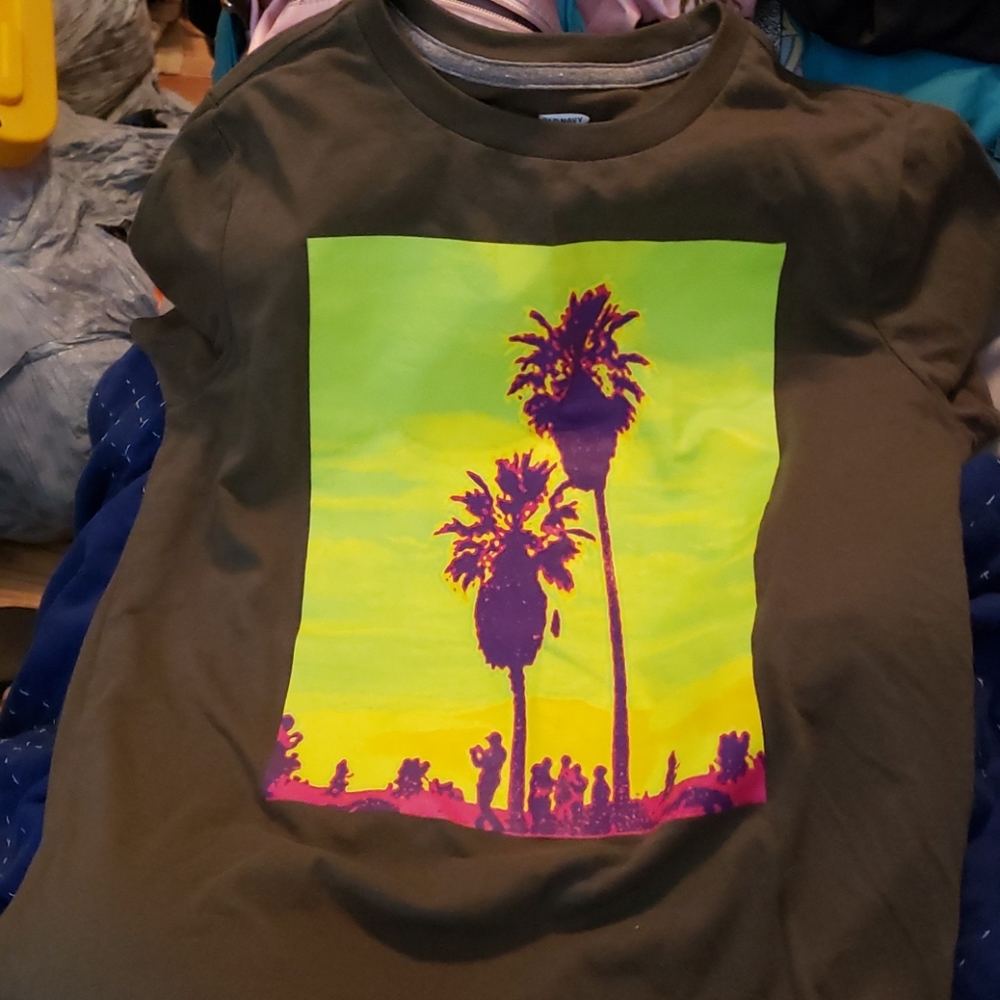 Boys tshirt.              1